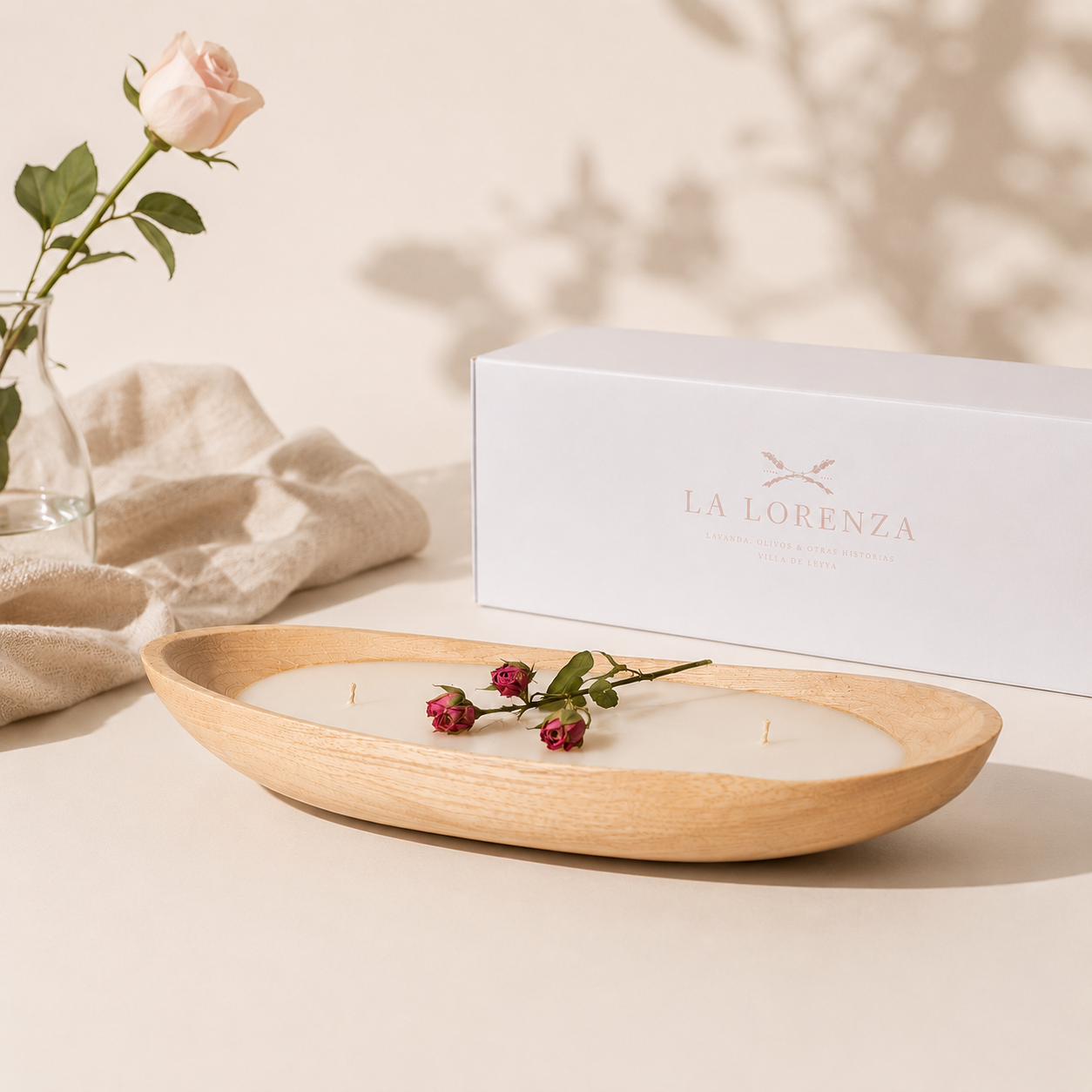 Vela en Canoa de Madera con Esencia de Rosas | Ritual de Calma