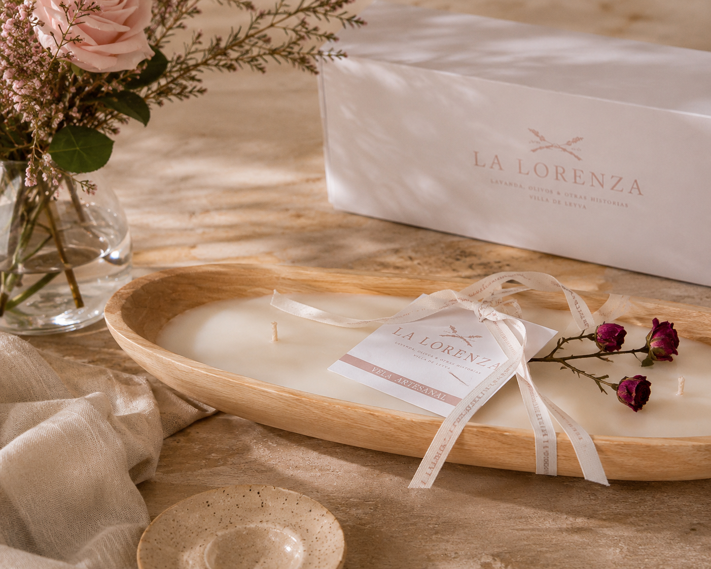 Vela en Canoa de Madera con Esencia de Rosas | Ritual de Calma